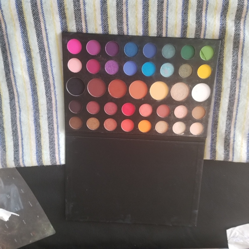 The James Charles Pallete